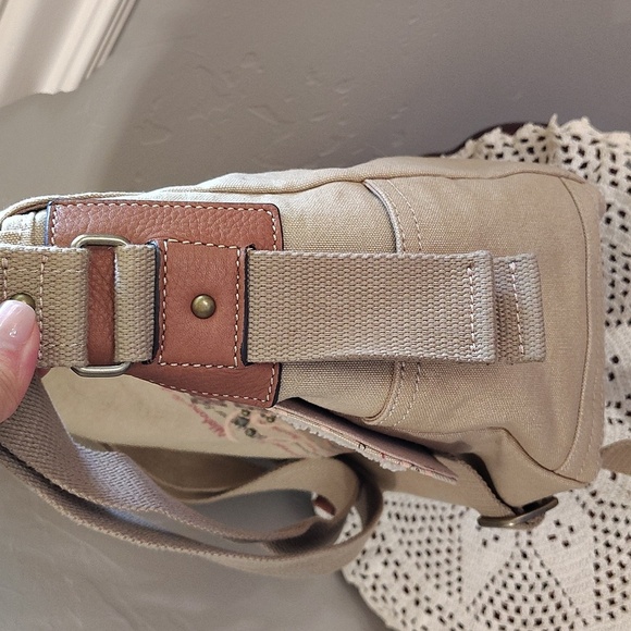 Fossil X OU Sooners Canvas Messenger Bag Tan Crimson OU Patch Adjustable Strap - Picture 7 of 9